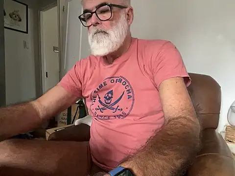 Snapshot of LeatherSdaddy chatting on January 9, 11:57 am LeatherSdaddy online show from January 9, 11:57 am