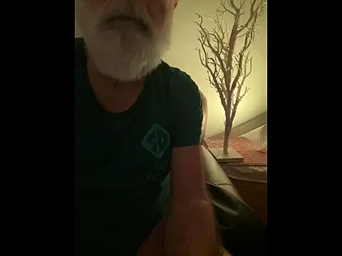 Snapshot of LeatherSdaddy chatting on January 13, 7:46 am LeatherSdaddy online show from January 13, 7:46 am