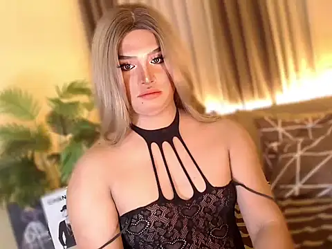 Snapshot of UrGoddess_Sofia chatting on November 19, 6:52 pm UrGoddess Sofia online show from November 19, 6:52 pm