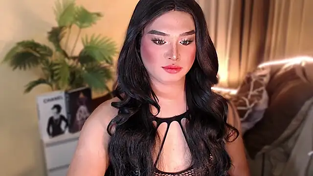 Snapshot of UrGoddess_Sofia chatting on December 2, 7:53 pm UrGoddess Sofia online show from December 2, 7:53 pm