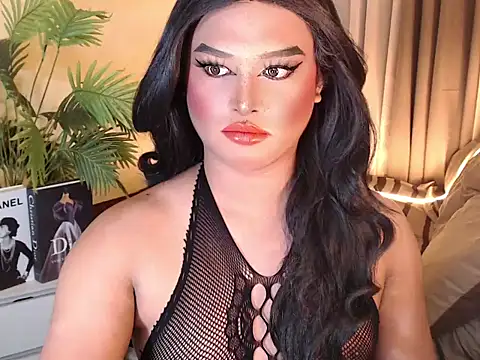 Snapshot of UrGoddess_Sofia chatting on December 3, 5:00 pm UrGoddess Sofia online show from December 3, 5:00 pm