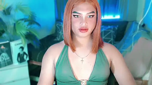 Snapshot of UrGoddess_Sofia chatting on December 15, 8:29 am UrGoddess Sofia online show from December 15, 8:29 am