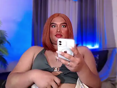 Snapshot of UrGoddess_Sofia chatting on December 15, 8:35 pm UrGoddess Sofia online show from December 15, 8:35 pm