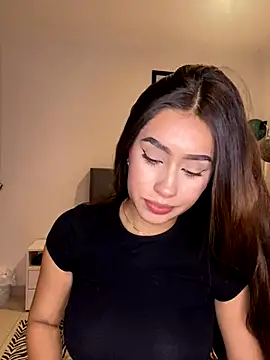 lauren clauz online show from December 3, 1:13 am