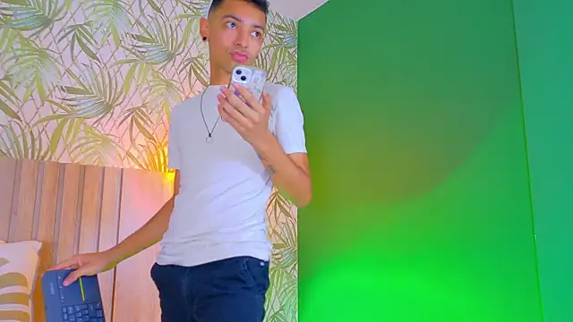 Snapshot of Imtavo chatting on November 19, 12:38 pm Imtavo online show from November 19, 12:38 pm