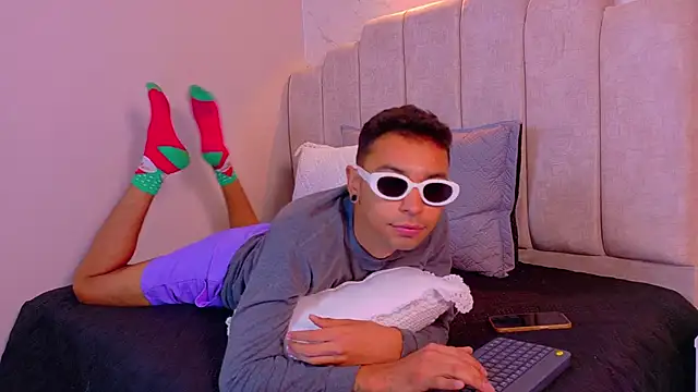 Snapshot of Imtavo chatting on November 30, 3:49 pm Imtavo online show from November 30, 3:49 pm