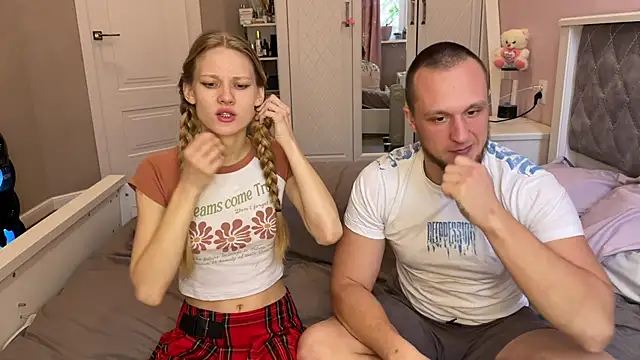 Daisy Couple online show from January 17, 7:35 am