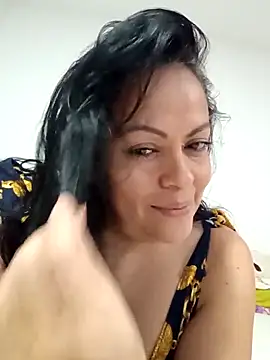 Snapshot of kristal253 chatting on December 17, 1:55 am kristal253 online show from December 17, 1:55 am