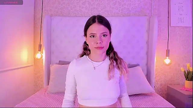 Snapshot of sienna_bloo chatting on November 30, 12:58 am sienna bloo online show from November 30, 12:58 am