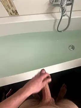 Snapshot of lukasDickpic12 chatting on December 16, 8:14 pm lukasDickpic12 online show from December 16, 8:14 pm