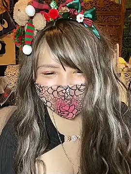 oxLILxMELOxo online show from December 16, 3:50 pm