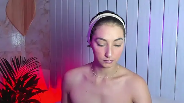 Snapshot of kirakay1 chatting on December 16, 10:53 am kirakay1 online show from December 16, 10:53 am