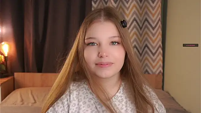 Snapshot of CruzMensch chatting on December 1, 1:05 pm CruzMensch online show from December 1, 1:05 pm