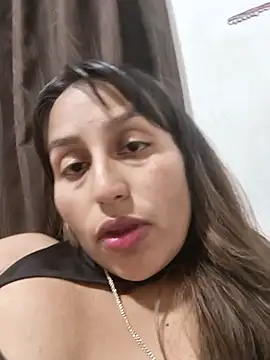 Snapshot of IsabellaaSwann chatting on November 18, 12:16 am IsabellaaSwann online show from November 18, 12:16 am