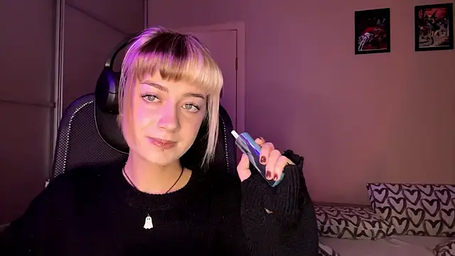 Snapshot of EmilySkyline chatting on November 13, 5:06 am EmilySkyline online show from November 13, 5:06 am