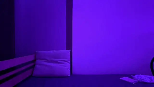 Snapshot of EmilySkyline chatting on November 22, 7:13 pm EmilySkyline online show from November 22, 7:13 pm