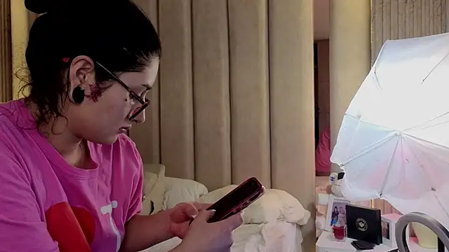 Snapshot of Iamnyxy chatting on November 28, 11:13 am Iamnyxy online show from November 28, 11:13 am