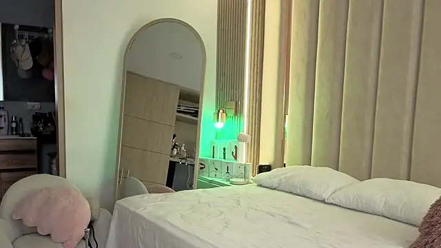 Snapshot of Iamnyxy chatting on December 2, 11:04 am Iamnyxy online show from December 2, 11:04 am