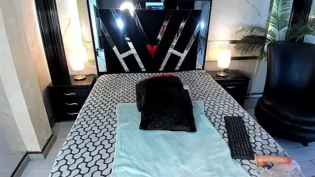 Snapshot of Lucy_Vegas chatting on December 3, 2:15 pm Lucy Vegas online show from December 3, 2:15 pm