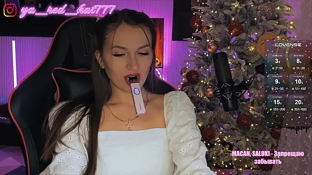 Snapshot of -RED_HAT- chatting on December 2, 5:08 pm -RED HAT- online show from December 2, 5:08 pm