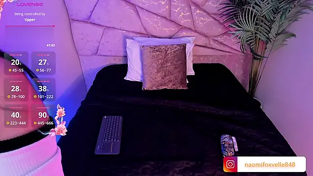 Snapshot of Atenea_Velle chatting on December 3, 1:20 pm Atenea Velle online show from December 3, 1:20 pm