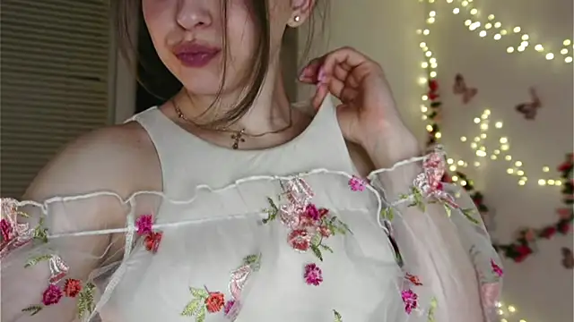 yoyogirlx online show from March 24, 1:38 pm