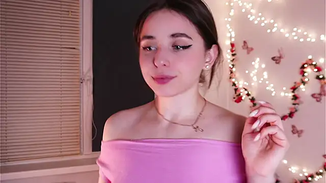 yoyogirlx online show from March 28, 1:22 pm