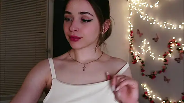 yoyogirlx online show from March 31, 2:06 pm