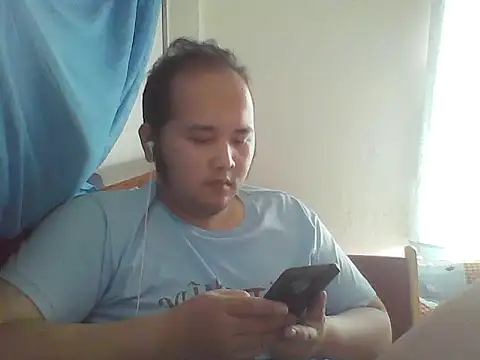 Snapshot of linhlinhthan chatting on November 27, 6:37 am linhlinhthan online show from November 27, 6:37 am