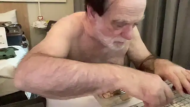 coach-karl online show from February 24, 12:58 pm