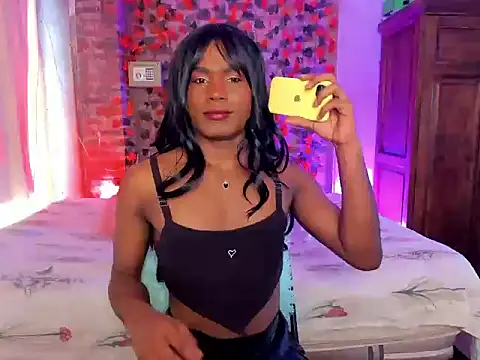 Snapshot of LaGoldenBitch chatting on November 24, 12:16 pm LaGoldenBitch online show from November 24, 12:16 pm