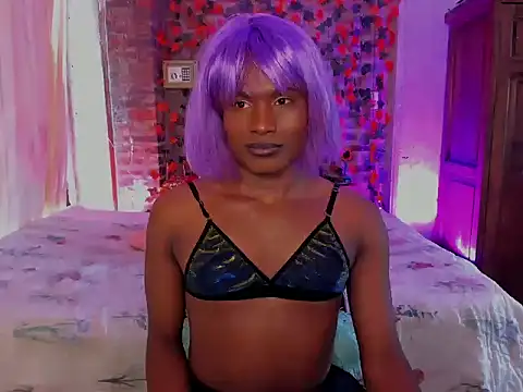 Snapshot of LaGoldenBitch chatting on December 1, 3:39 pm LaGoldenBitch online show from December 1, 3:39 pm