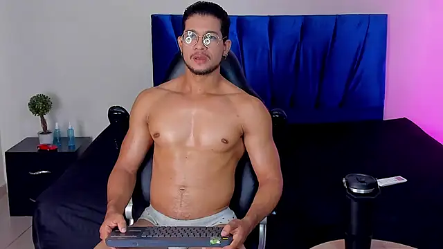 Nolan joness online show from April 18, 11:16 pm