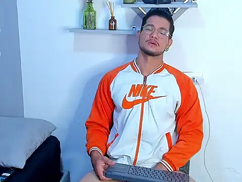 Nolan joness online show from May 23, 11:58 am
