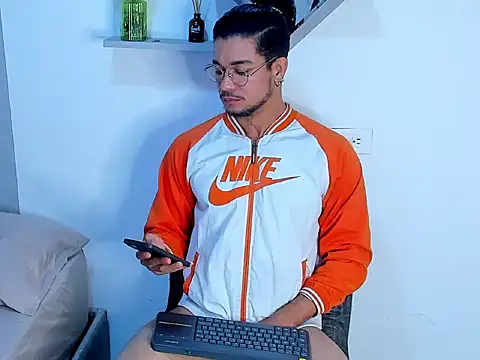 Nolan joness online show from May 27, 12:18 am
