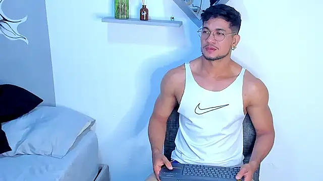 Nolan joness online show from June 11, 10:08 pm