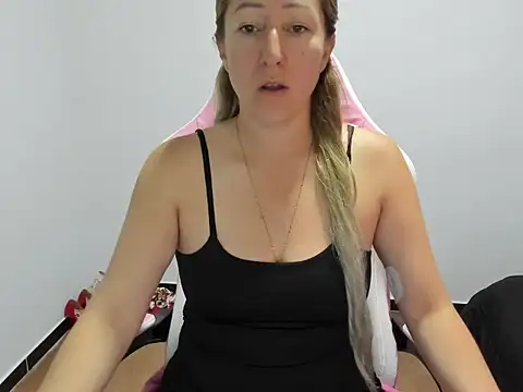 Snapshot of chrystal_sl852 chatting on November 17, 11:38 am chrystal sl852 online show from November 17, 11:38 am