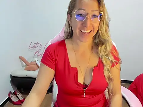 Snapshot of chrystal_sl852 chatting on December 2, 10:20 am chrystal sl852 online show from December 2, 10:20 am