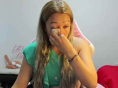 Snapshot of chrystal_sl852 chatting on December 14, 12:27 am chrystal sl852 online show from December 14, 12:27 am