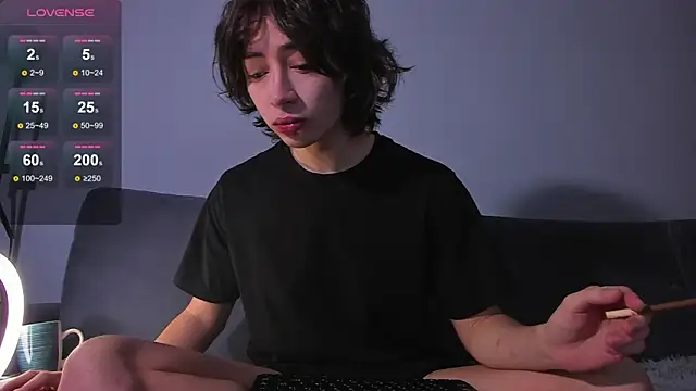 Snapshot of AlanReckless chatting on December 4, 5:39 am AlanReckless online show from December 4, 5:39 am