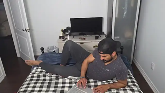 piggylatino online show from May 7, 3:56 am