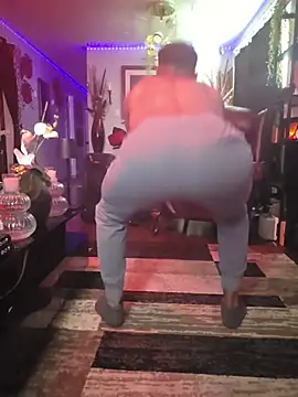 piggylatino online show from August 1, 5:01 pm