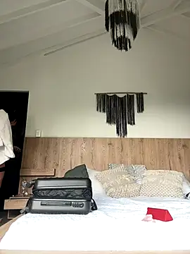 Hannaah wood online show from December 18, 5:52 pm