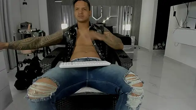 Snapshot of master_leather chatting on June 25, 2:11 am master leather online show from June 25, 2:11 am