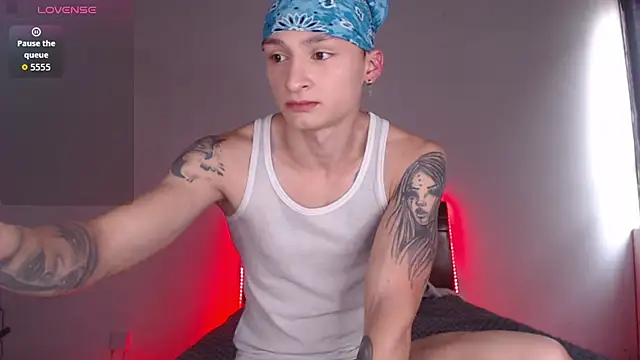 Snapshot of ArthurPhoenixx chatting on January 9, 9:49 pm ArthurPhoenixx online show from January 9, 9:49 pm