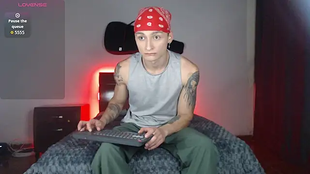 Snapshot of ArthurPhoenixx chatting on January 12, 12:49 am ArthurPhoenixx online show from January 12, 12:49 am