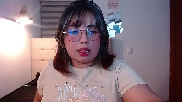 YiniBelle online show from November 20, 3:28 am