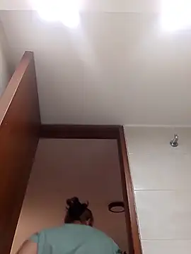 YiniBelle online show from April 6, 9:16 pm