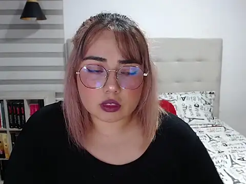 YiniBelle online show from April 8, 2:55 am