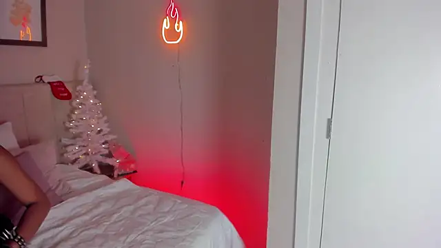 Snapshot of electra_a chatting on December 4, 6:38 pm electra a online show from December 4, 6:38 pm